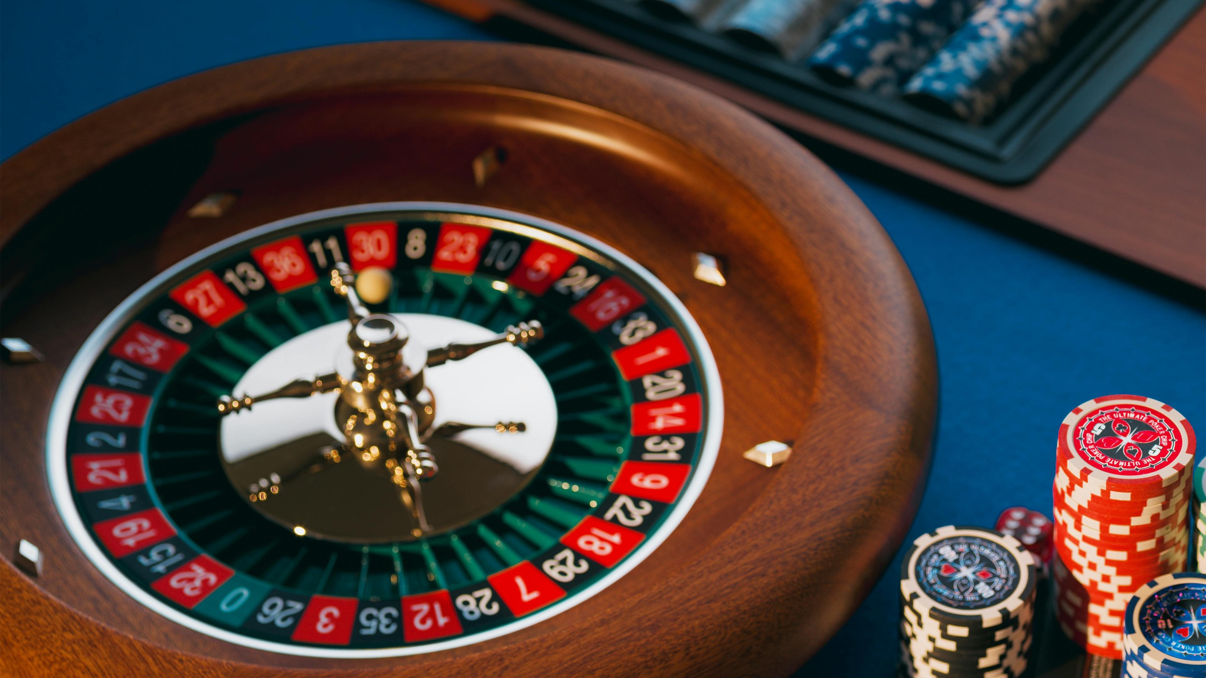 apk 16 game lobby showing slots and live casino options for Filipino players